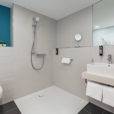 - The Niu, Seven Ost By Ihg Hotel Dusseldorf